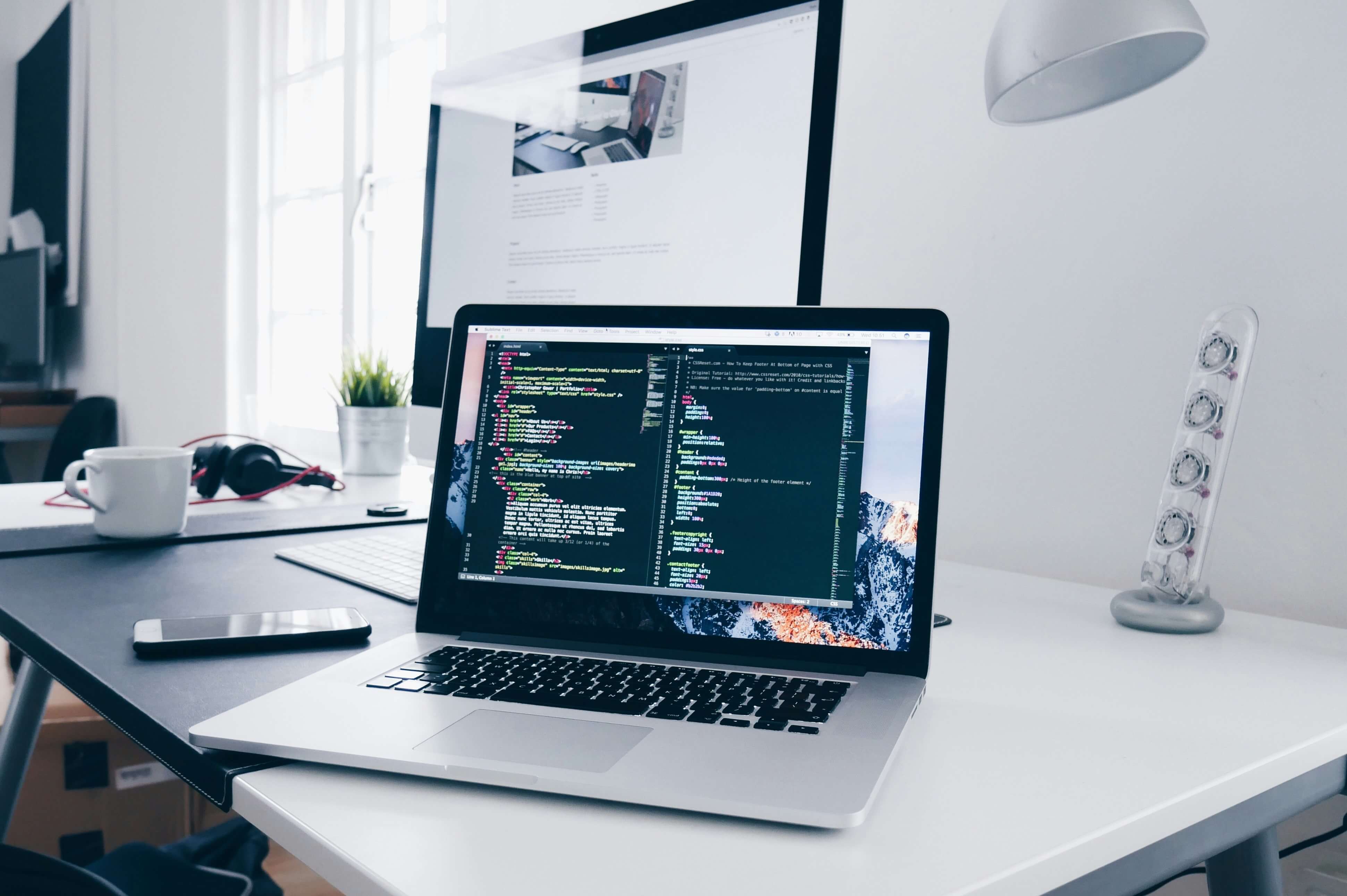 Design und Entwicklung - Entwickler bei der Arbeit
